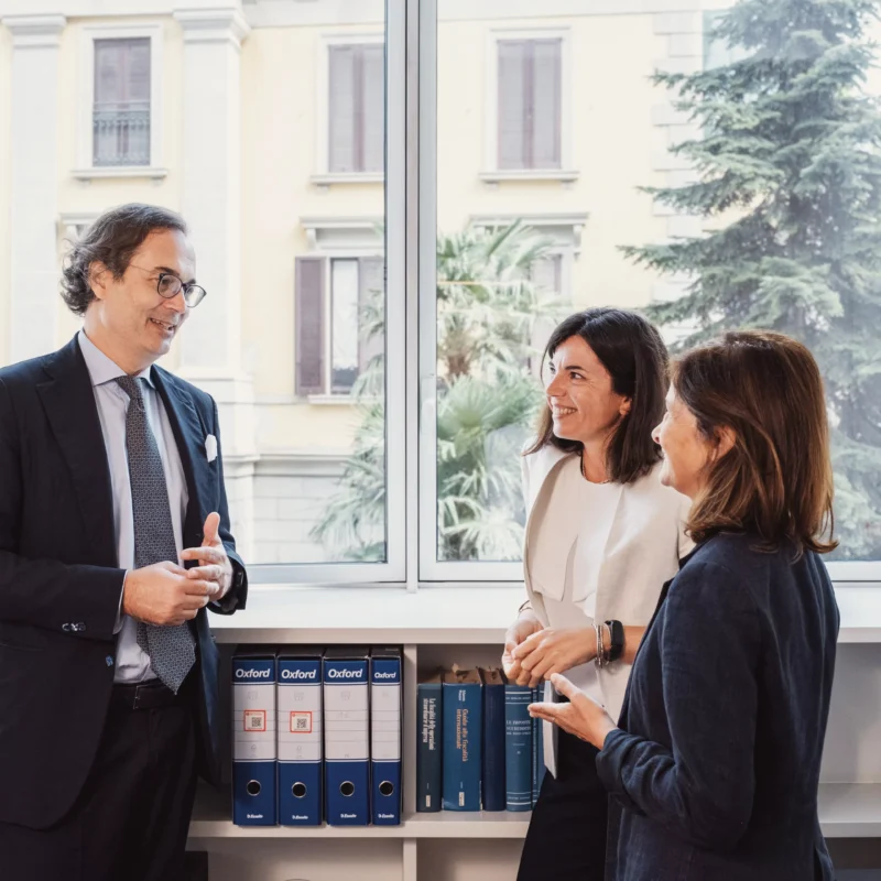 studio persone che parlano